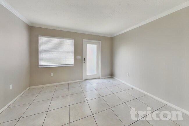 Foto del edificio - 8105 Longbay Blvd