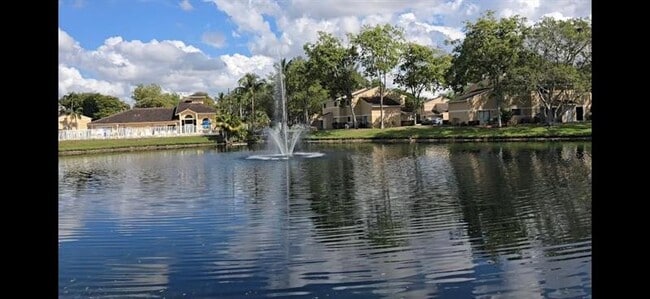 Building Photo - 301 Palm Way