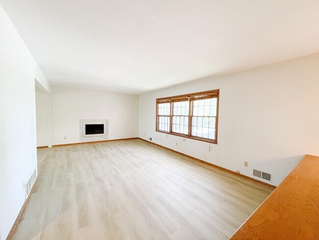 Foto del edificio - 1172 Highview Dr