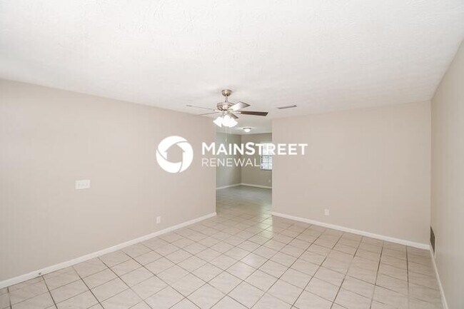 Foto del edificio - 3 Bedroom Pet-Friendly Home in orange park...
