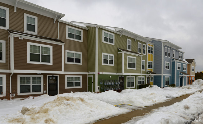 Building Photo - Temple Landing