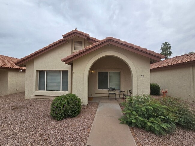 Building Photo - 1120 N Val Vista Dr