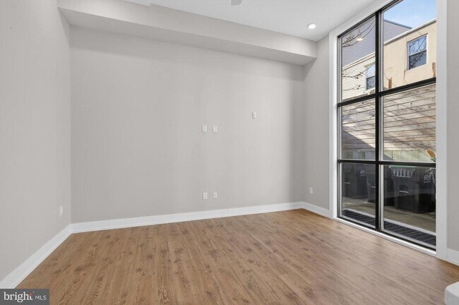 Foto del edificio - 2034 N Front St