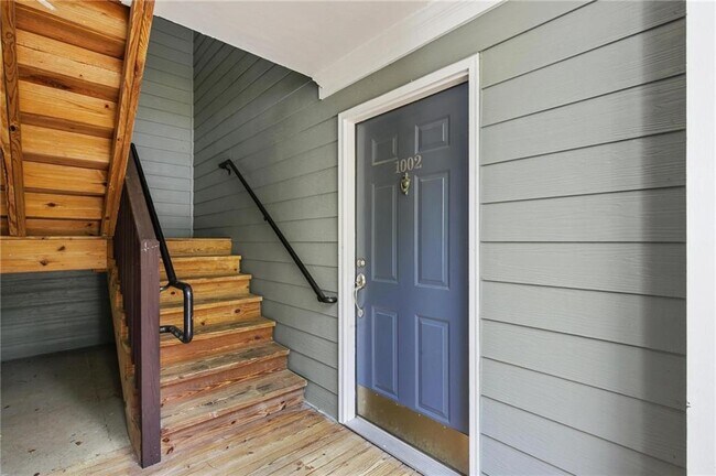 Foto del edificio - 1002 Madison Ln S E