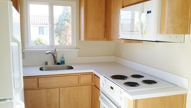 Foto del edificio - Beautiful 2 bedroom Duplex 2nd floor Unit
