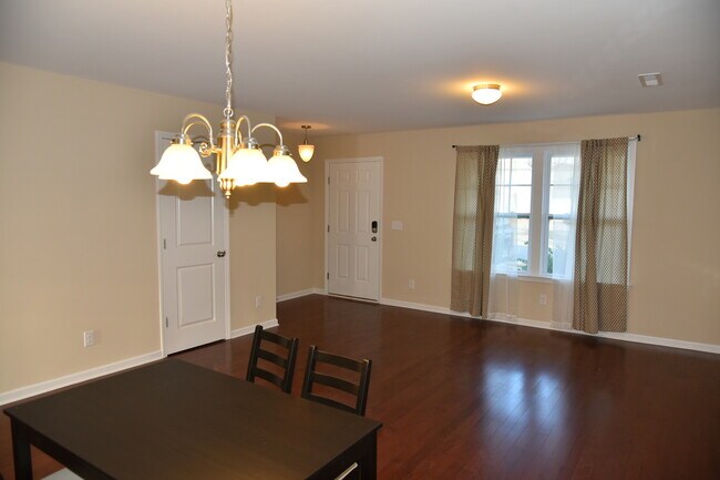 Building Photo - Beautiful home in Charlotte!