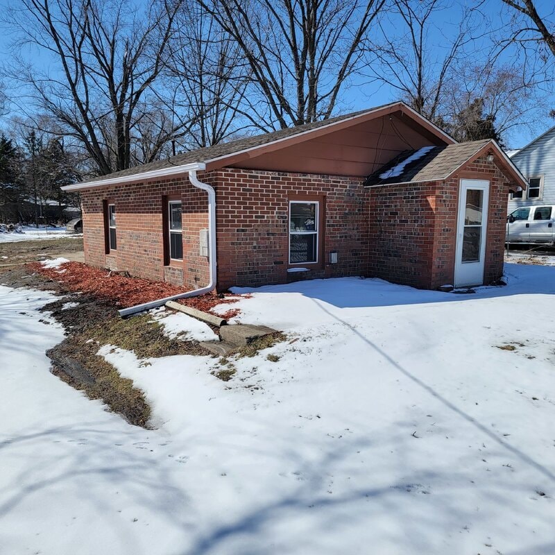 Primary Photo - 2865 NE Norwood Ln