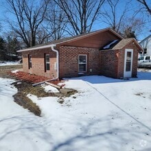 Building Photo - 2865 NE Norwood Ln