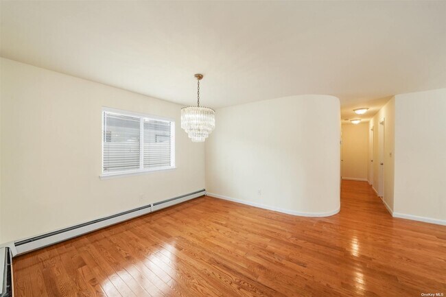 Building Photo - 423 E Hudson St