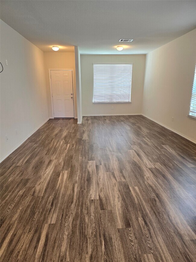 Foto del edificio - 2714 Summer Ln