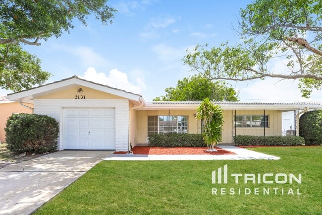 Building Photo - 2131 Greenbriar Blvd