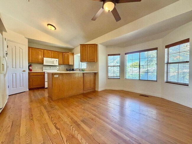 Building Photo - 717 E Hundley Hvn Cir