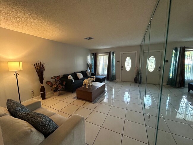 Foto del edificio - 7526 SW 7th Ct