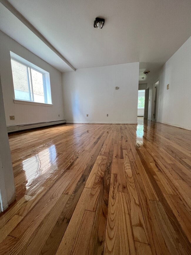 Building Photo - 4336 Baychester Ave
