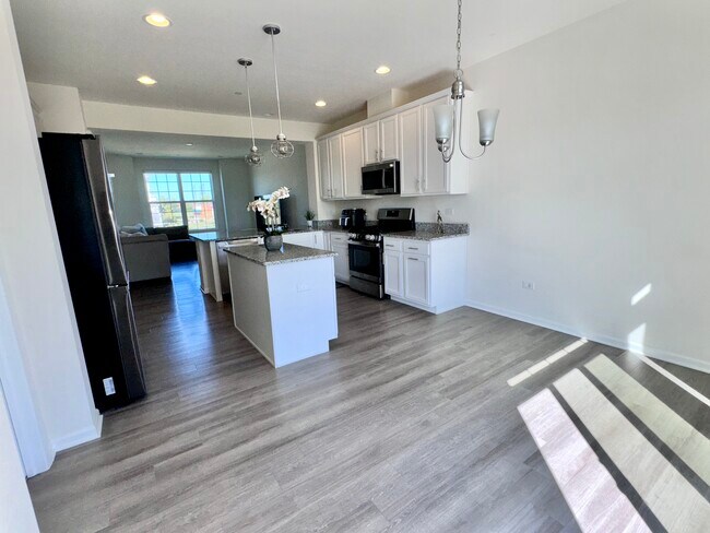 Building Photo - 14024 S Sheridan Trail