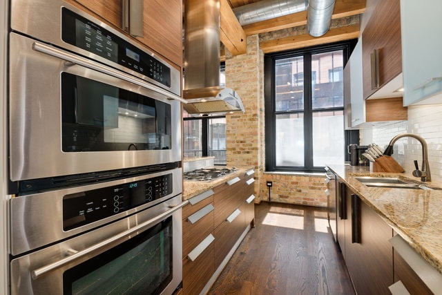 Building Photo - 154 W Hubbard St