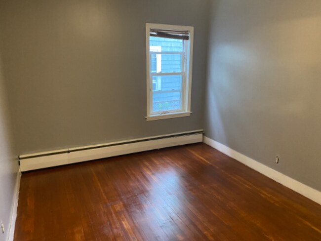 Building Photo - 84 Lonsdale Ave