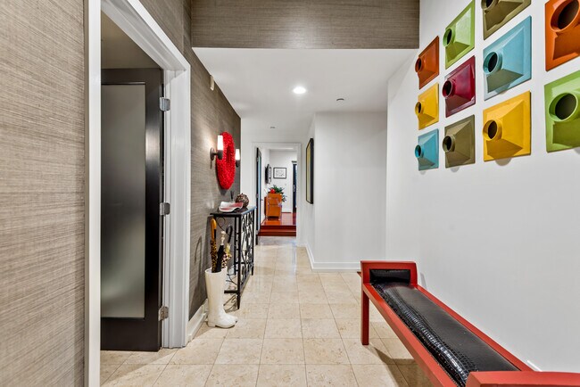 Foto del edificio - 130 N Swall Dr