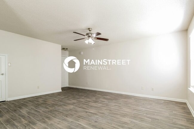 Building Photo - 4 Bedroom Pet-Friendly Home in MEMPHIS, TN with Main Street Renewal