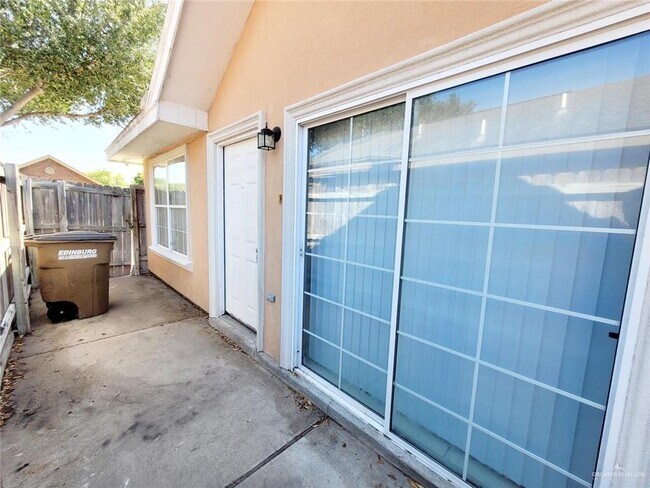 Building Photo - 11 Ringold Cir