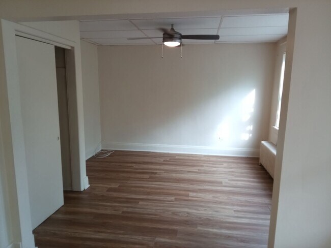 Foto del edificio - 2923 River Rd