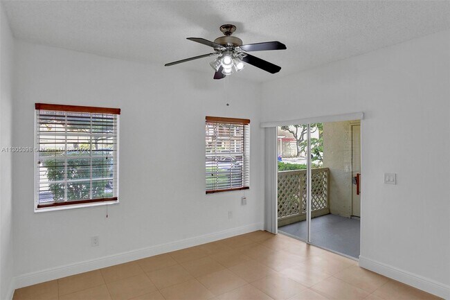 Foto del edificio - 18308 NW 68th Ave