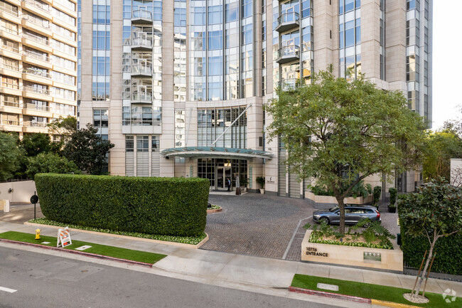 10776 Wilshire Blvd - The Carlyle Residences