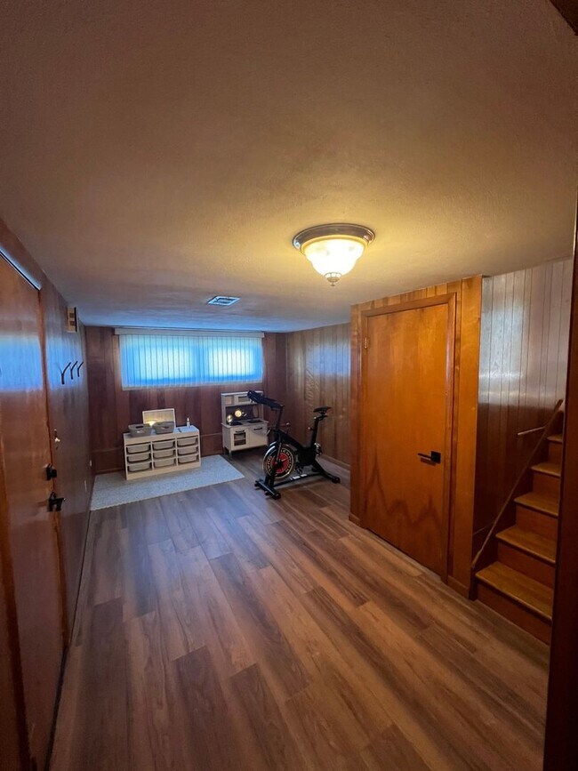 Building Photo - 3 Bedroom Single Family Home in Syracuse