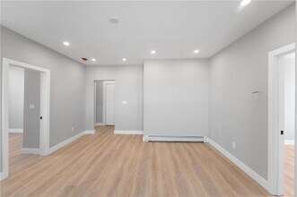 Building Photo - 735 Broadway