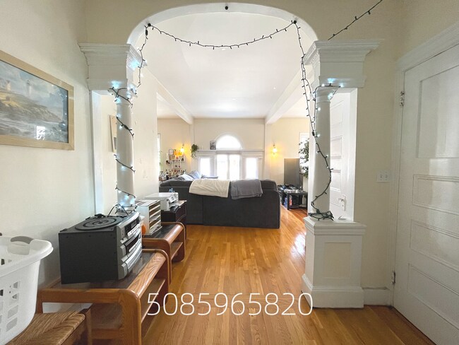 Foto del edificio - 72 Englewood Ave