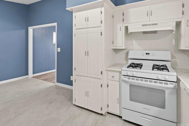 Foto del edificio - 2502 N Lakeview