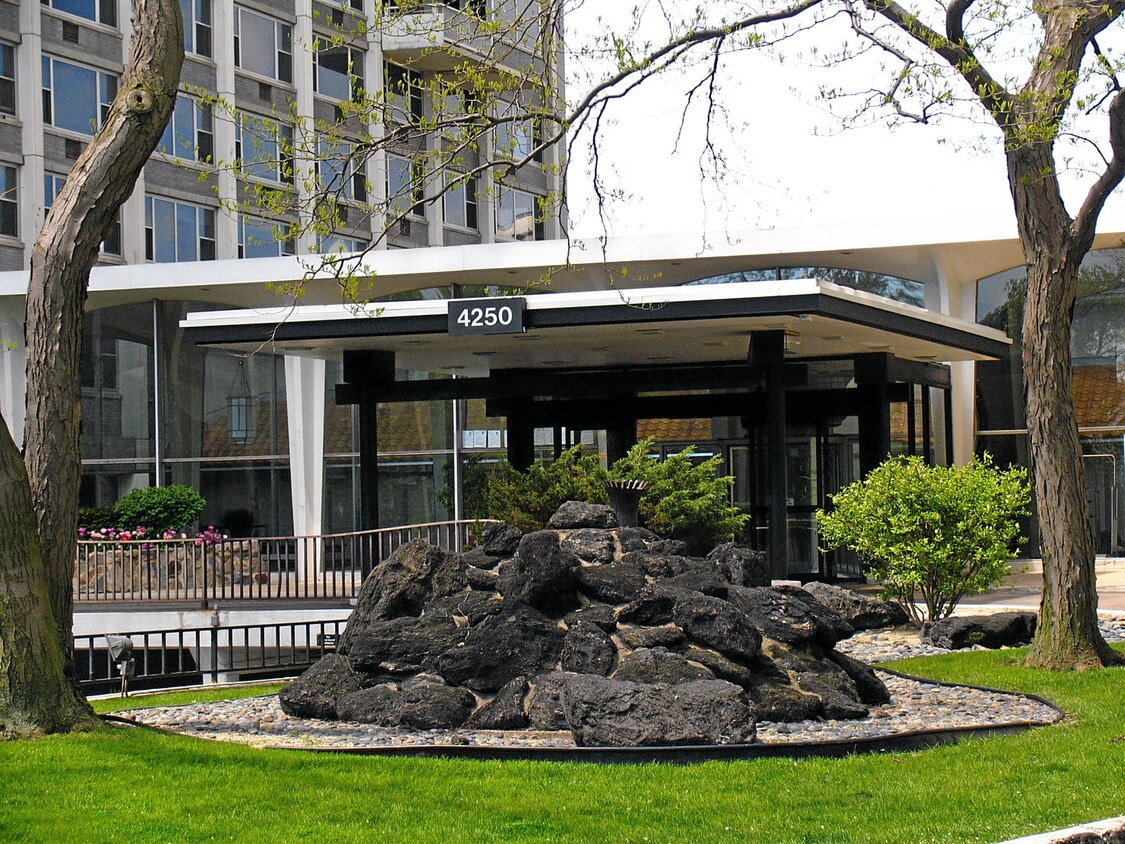 Primary Photo - 4250 N Marine Dr