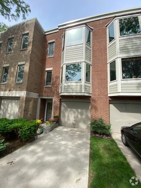 Building Photo - 2304 N Lakewood Ave