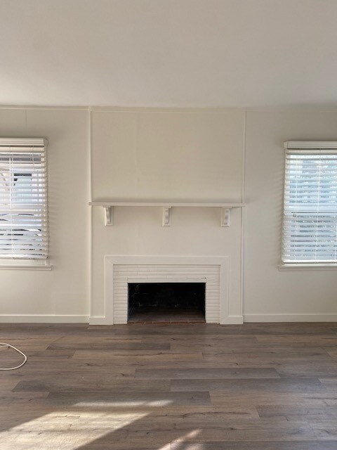 Large Living Room - 2920 Pacific Ave