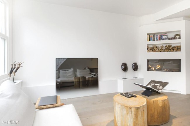 Building Photo - 2 br, 1 bath Apartment - 293 W 10th St Ste 4