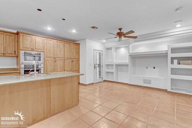 Building Photo - Charming 3Bdm 2Ba Home with Gated Entry an...