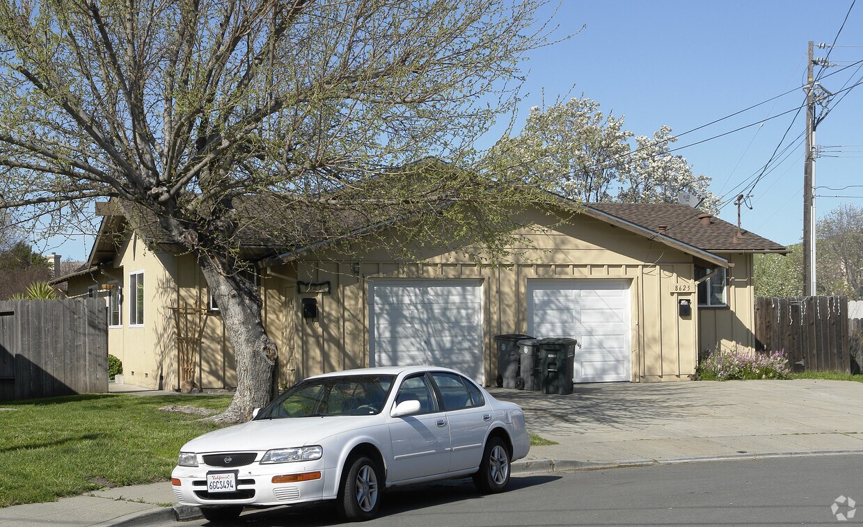 Primary Photo - 8625-8627 Beverly Ln