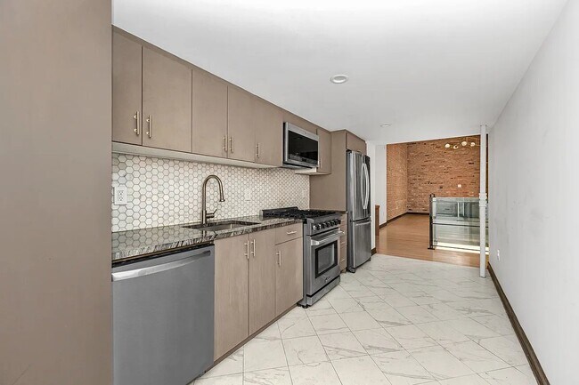 Foto del edificio - 121 E 37th St