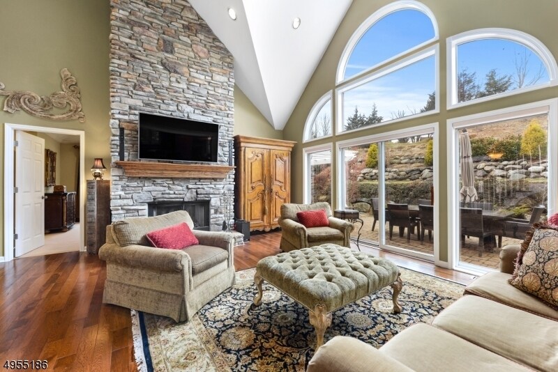 Primary Photo - 17 Cypress Ln