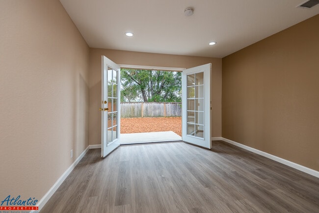 Foto del edificio - 2699 Flint Ave