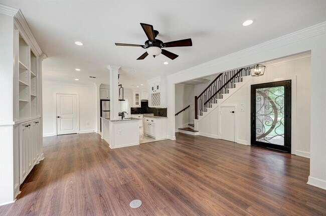 Foto del edificio - 3071 Locke Ln