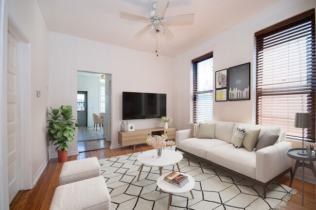 Foto del edificio - 1657 N Bell Ave