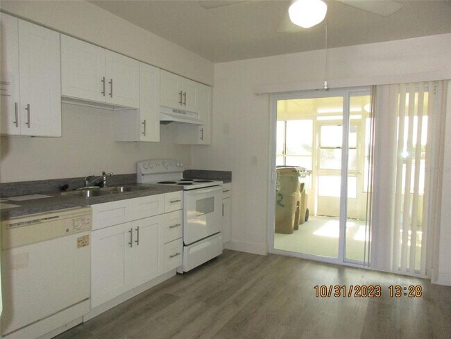 Foto del edificio - 52 Lake Villa Way