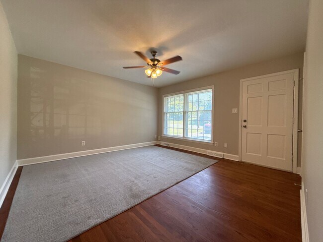 Foto del edificio - T.R. Lawing Realty Property