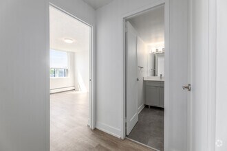 1BR, 1BA - 734SF - Hallway - 10 Highland Crescent