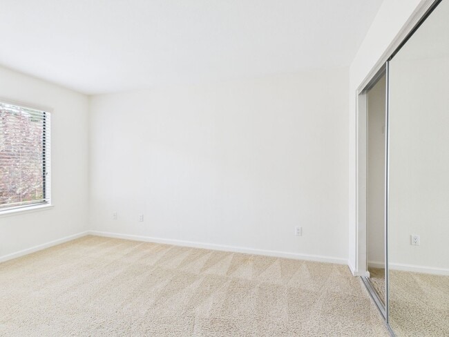 Building Photo - Kimberly Place Condo 1 bed 1 bath . In uni...