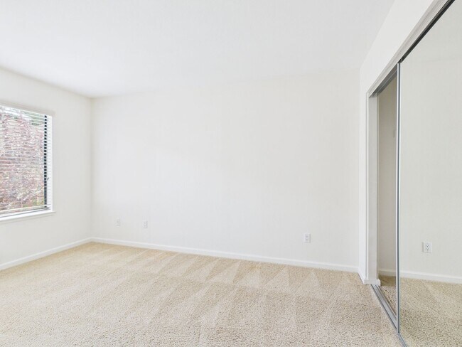 Foto del edificio - Kimberly Place Condo 1 bed 1 bath . In uni...