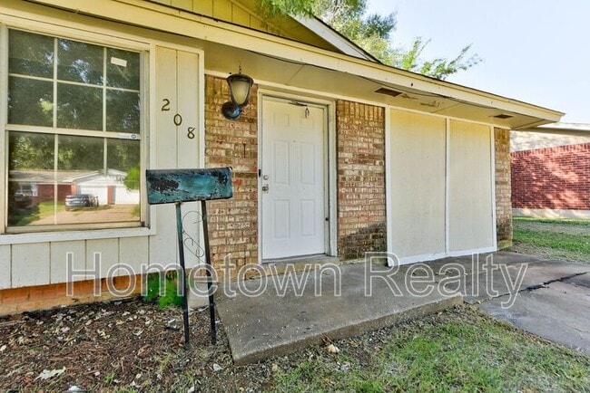 Building Photo - 208 W Shadywood Dr