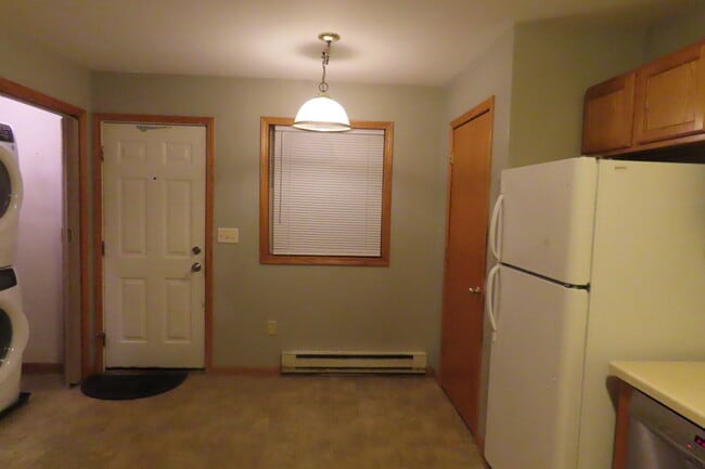 kitchen 12-17 - 2025 S Main St