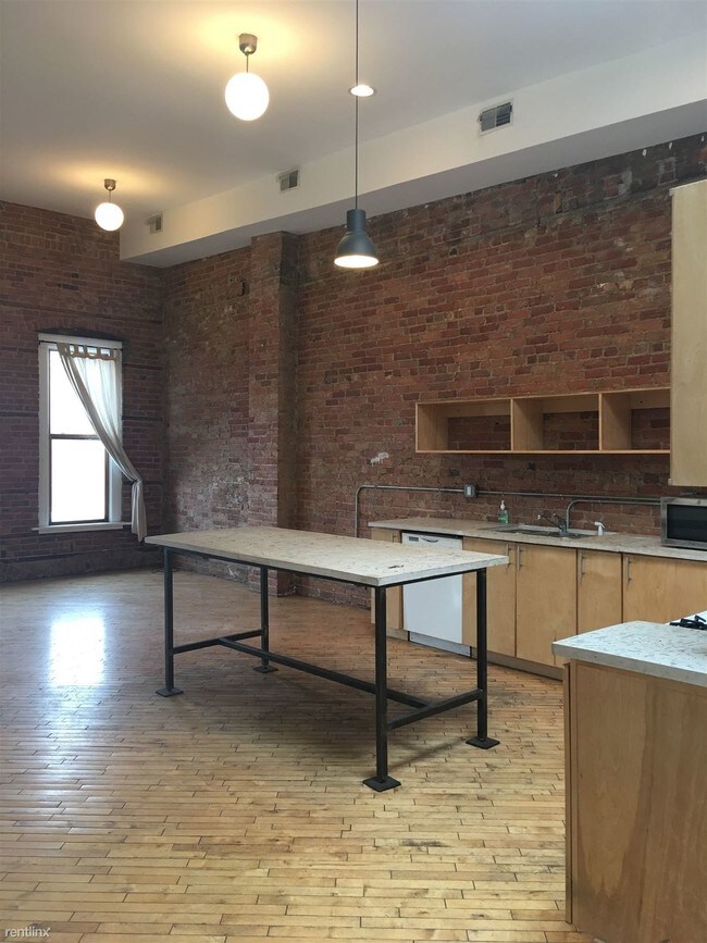 Building Photo - 2 br, 2 bath  - 2140 Michigan Ave